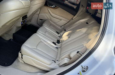 Внедорожник / Кроссовер Audi Q7 2016 в 