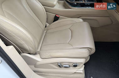 Внедорожник / Кроссовер Audi Q7 2016 в 
