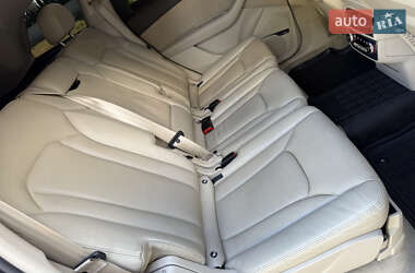 Внедорожник / Кроссовер Audi Q7 2016 в 
