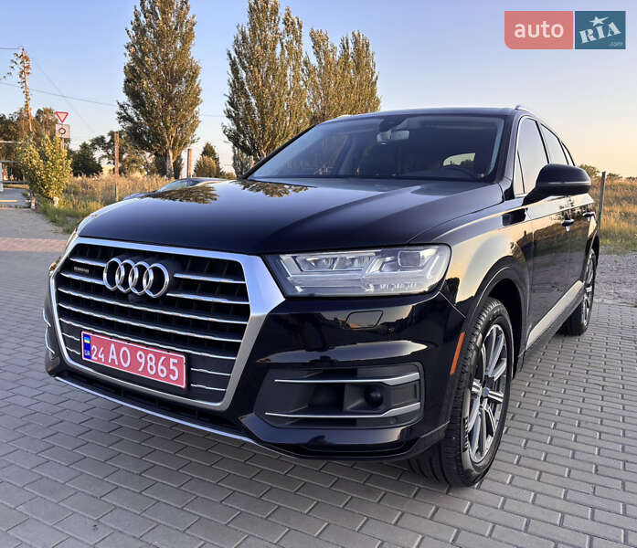 Внедорожник / Кроссовер Audi Q7 2017 в 