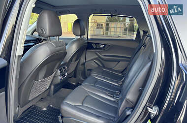 Внедорожник / Кроссовер Audi Q7 2017 в 