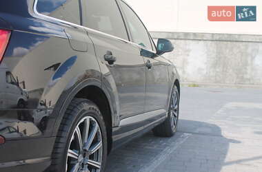 Внедорожник / Кроссовер Audi Q7 2015 в 