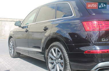 Внедорожник / Кроссовер Audi Q7 2015 в 