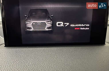 Внедорожник / Кроссовер Audi Q7 2015 в 