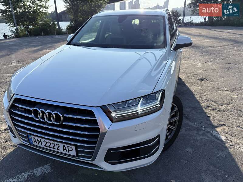 Внедорожник / Кроссовер Audi Q7 2016 в Киеве