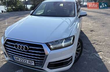 Внедорожник / Кроссовер Audi Q7 2016 в 