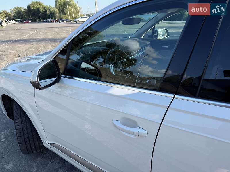 Внедорожник / Кроссовер Audi Q7 2016 в Киеве