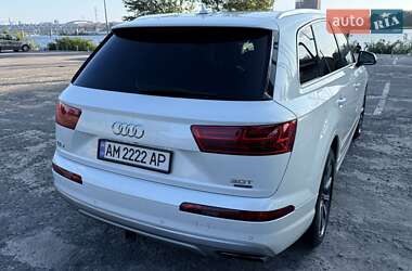 Внедорожник / Кроссовер Audi Q7 2016 в 