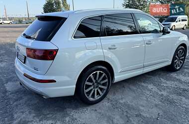 Внедорожник / Кроссовер Audi Q7 2016 в 