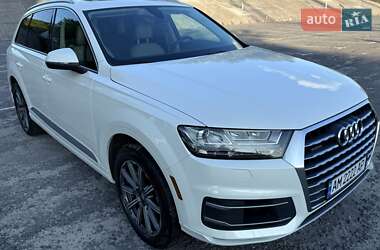 Внедорожник / Кроссовер Audi Q7 2016 в 