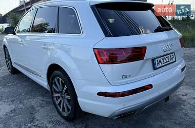 Внедорожник / Кроссовер Audi Q7 2016 в 