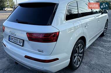 Внедорожник / Кроссовер Audi Q7 2016 в 