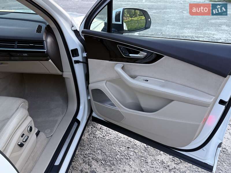 Внедорожник / Кроссовер Audi Q7 2016 в Киеве