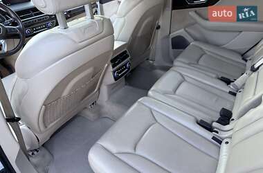 Внедорожник / Кроссовер Audi Q7 2016 в 