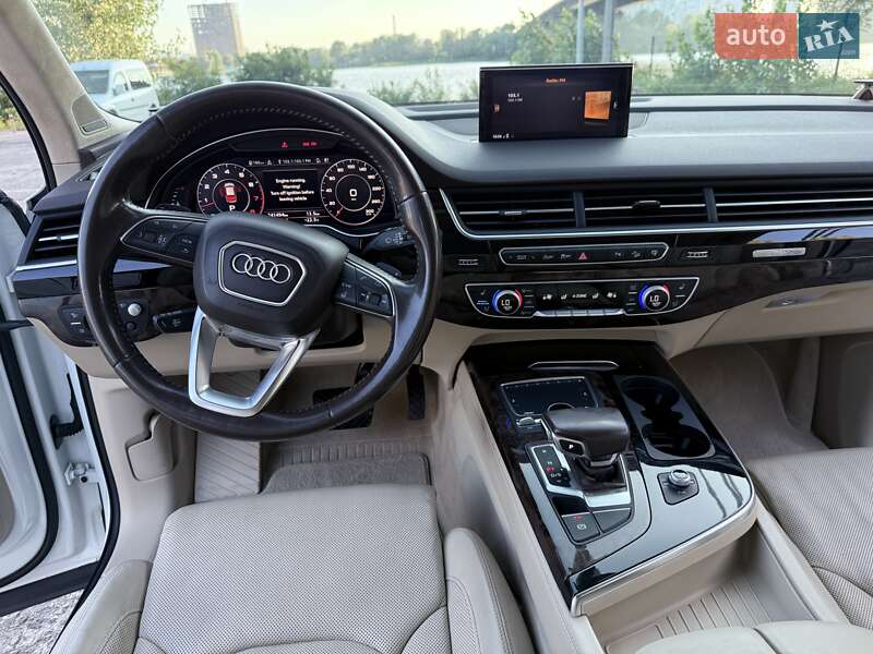 Внедорожник / Кроссовер Audi Q7 2016 в Киеве