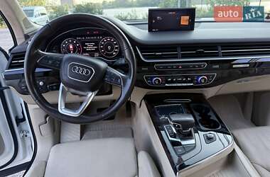 Внедорожник / Кроссовер Audi Q7 2016 в 