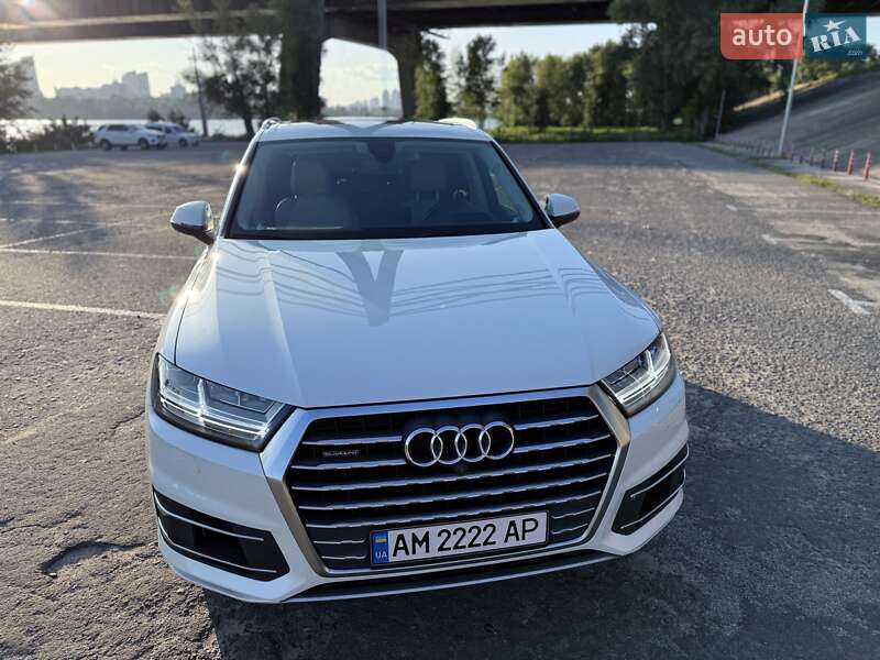 Внедорожник / Кроссовер Audi Q7 2016 в Киеве