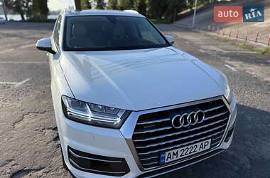 Внедорожник / Кроссовер Audi Q7 2016 в 