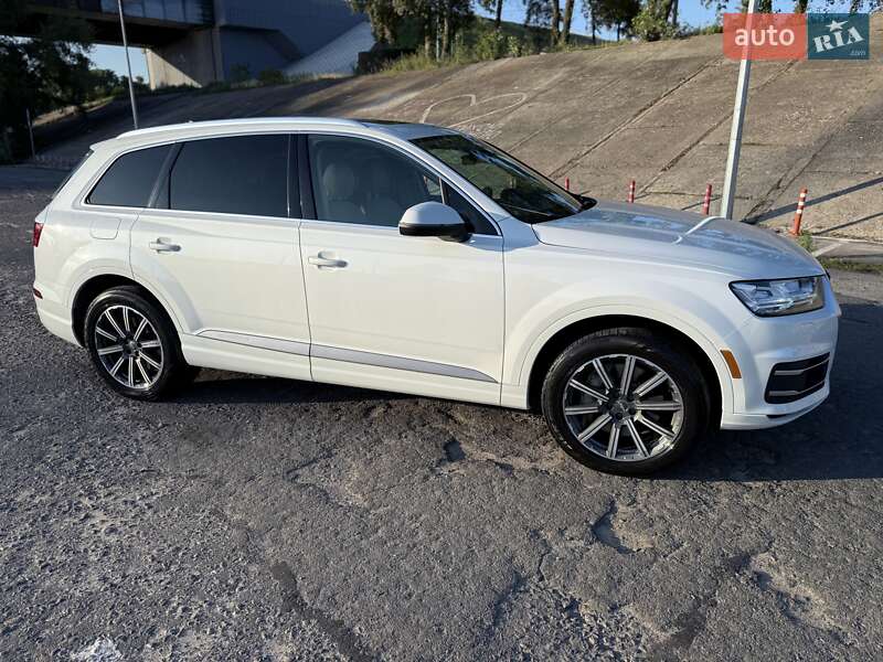 Внедорожник / Кроссовер Audi Q7 2016 в Киеве