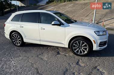 Внедорожник / Кроссовер Audi Q7 2016 в 