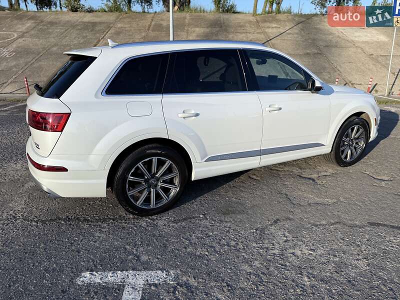 Внедорожник / Кроссовер Audi Q7 2016 в Киеве