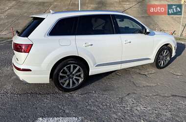 Внедорожник / Кроссовер Audi Q7 2016 в 