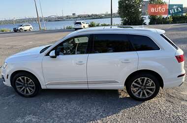 Внедорожник / Кроссовер Audi Q7 2016 в 