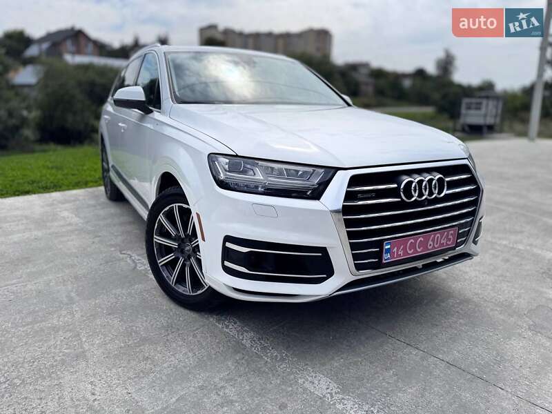 Внедорожник / Кроссовер Audi Q7 2016 в 