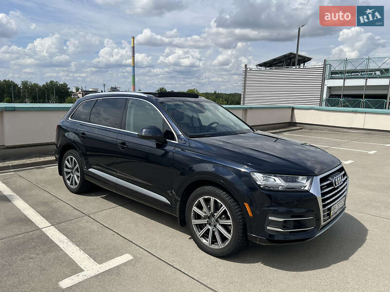 Внедорожник / Кроссовер Audi Q7 2017 в 