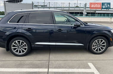 Внедорожник / Кроссовер Audi Q7 2017 в 