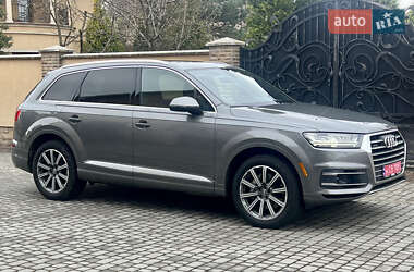 Внедорожник / Кроссовер Audi Q7 2017 в 