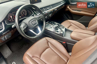 Внедорожник / Кроссовер Audi Q7 2017 в 