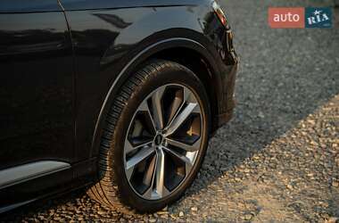 Внедорожник / Кроссовер Audi Q7 2021 в 