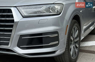 Внедорожник / Кроссовер Audi Q7 2015 в 
