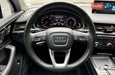 Внедорожник / Кроссовер Audi Q7 2015 в 