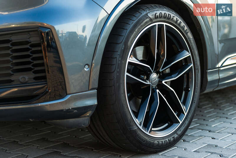 Внедорожник / Кроссовер Audi Q7 2019 в Мукачево