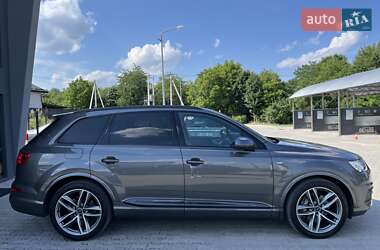Позашляховик / Кросовер Audi Q7 2019 в 