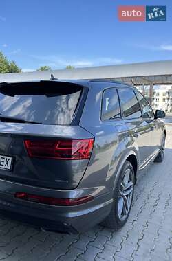 Позашляховик / Кросовер Audi Q7 2019 в 