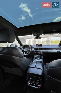Позашляховик / Кросовер Audi Q7 2019 в 