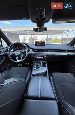 Позашляховик / Кросовер Audi Q7 2019 в 