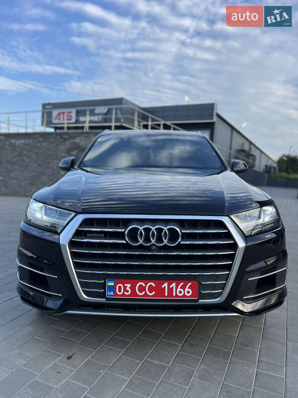 Внедорожник / Кроссовер Audi Q7 2017 в 