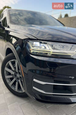 Внедорожник / Кроссовер Audi Q7 2017 в 