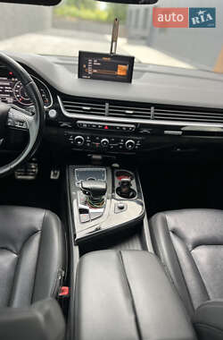 Внедорожник / Кроссовер Audi Q7 2017 в 
