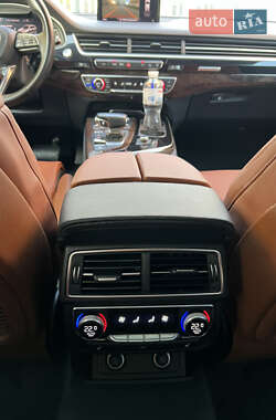 Внедорожник / Кроссовер Audi Q7 2016 в 