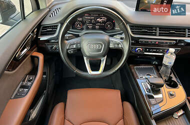 Внедорожник / Кроссовер Audi Q7 2016 в 
