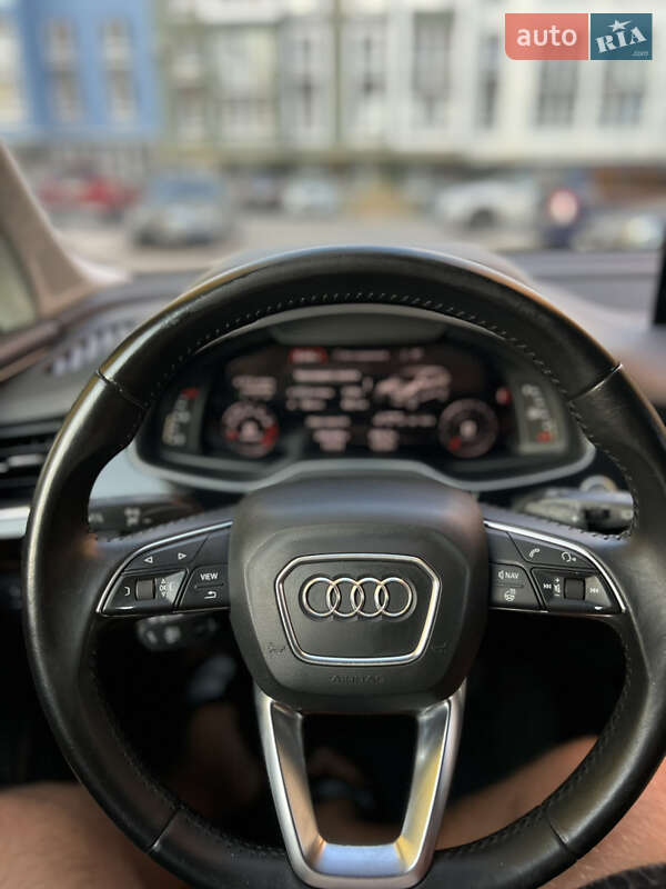 Позашляховик / Кросовер Audi Q7 2016 в Чернівцях