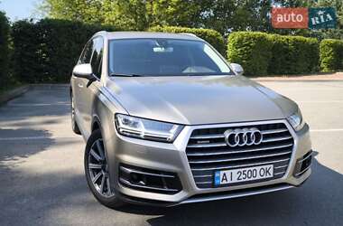 Внедорожник / Кроссовер Audi Q7 2015 в 