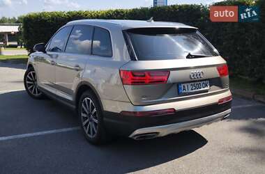 Внедорожник / Кроссовер Audi Q7 2015 в 