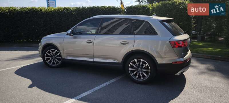 Позашляховик / Кросовер Audi Q7 2015 в Києві