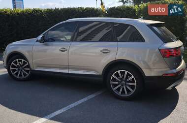 Внедорожник / Кроссовер Audi Q7 2015 в 